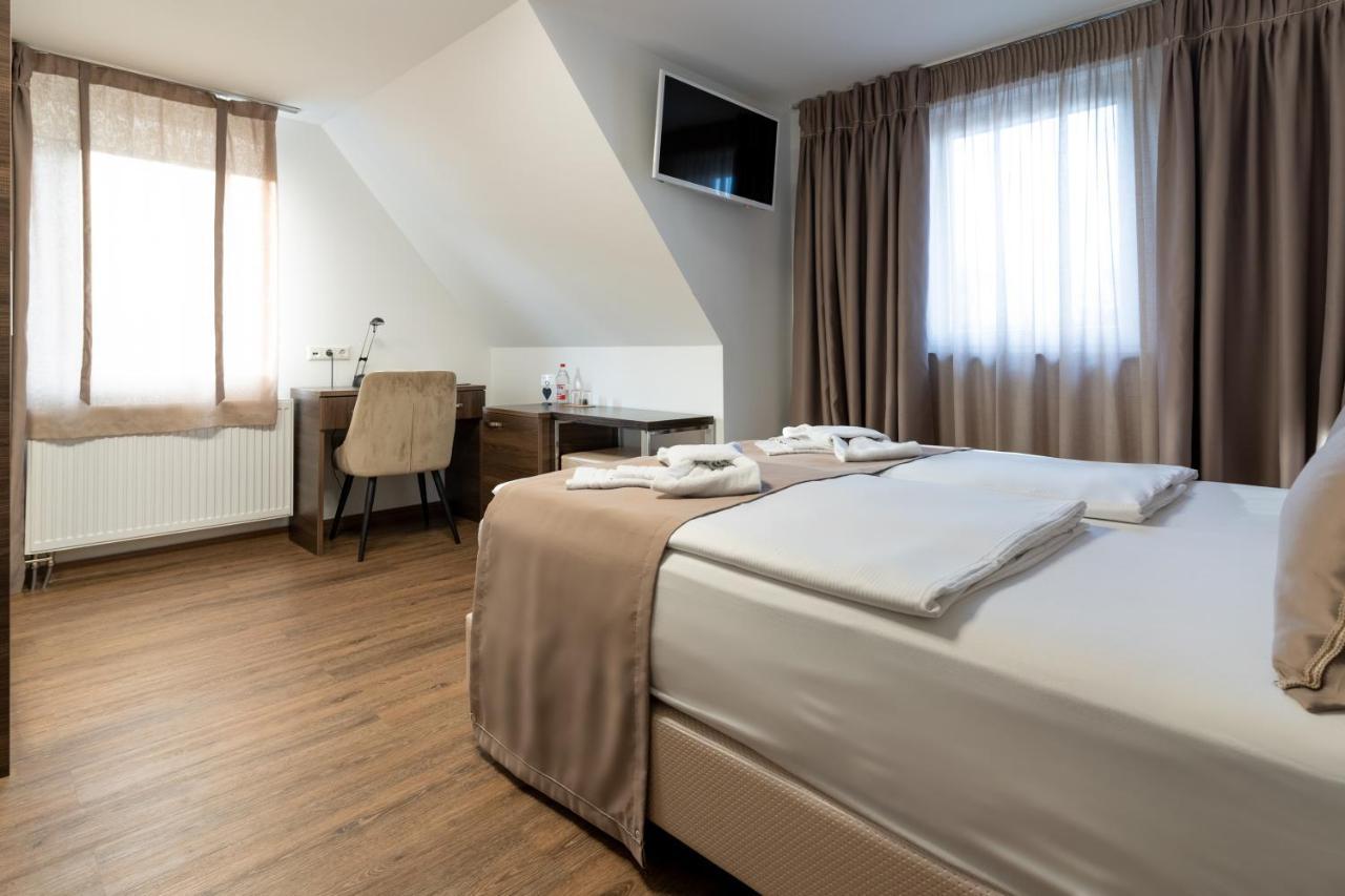 Hotel Myrsini Kirchentellinsfurt 외부 사진