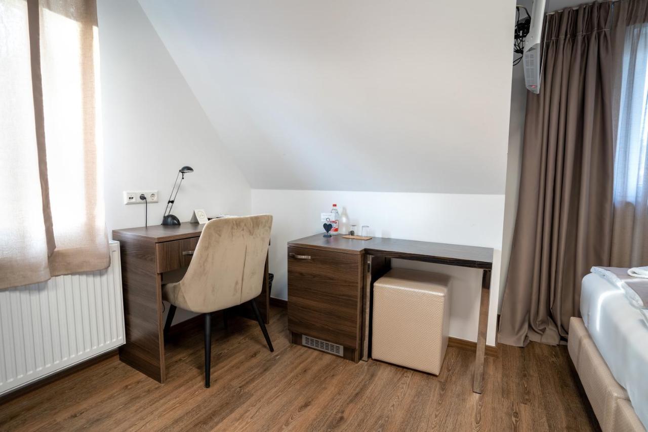 Hotel Myrsini Kirchentellinsfurt 외부 사진